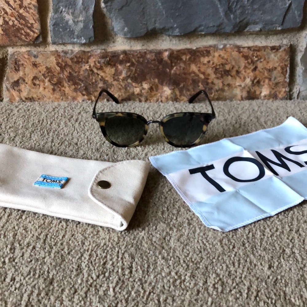 TOMS Women’s Rey Sunglasses